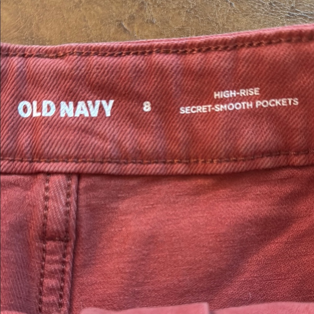 Old Navy High Rise Women's Red Shorts Size 8 NWT - Picture 2 of 5